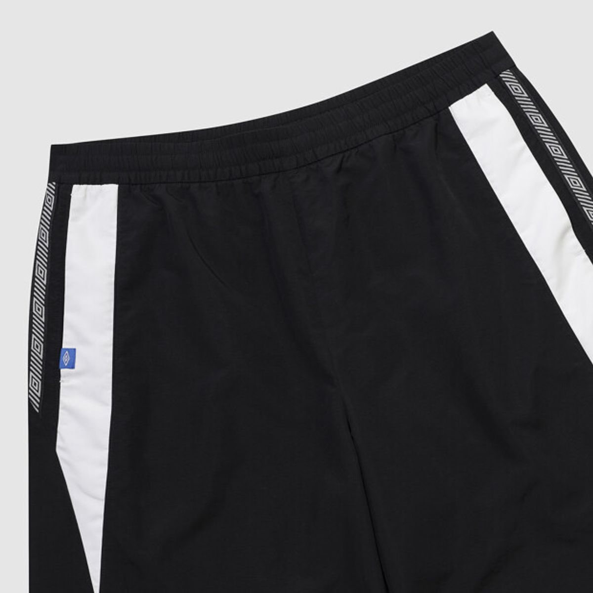 엄브로(UMBRO) 헤리티지 트랙 스트레이트 팬츠 블랙 UR121CPT15