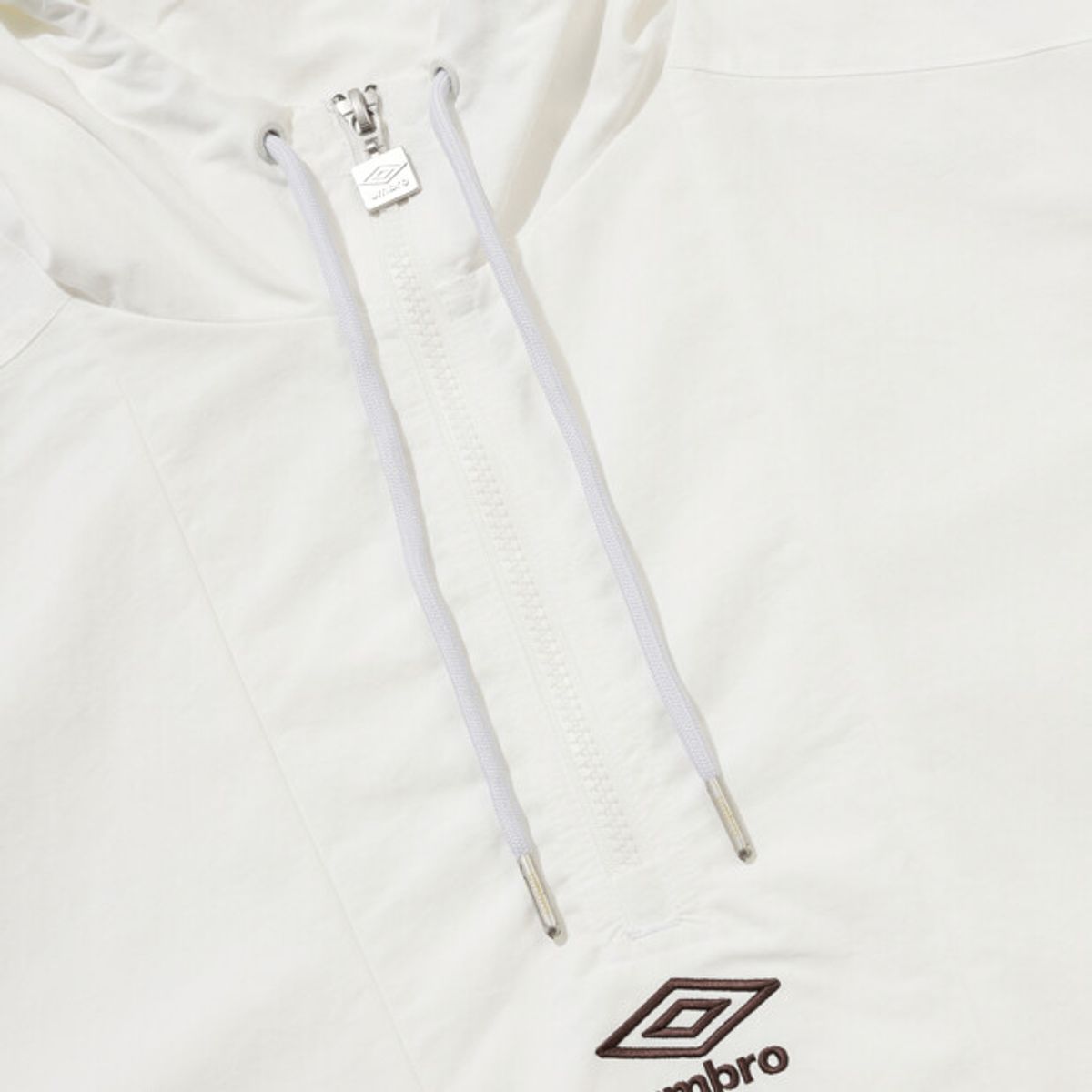 엄브로(UMBRO) 오버핏 파이핑 후드 아노락 화이트 UR121CWT11