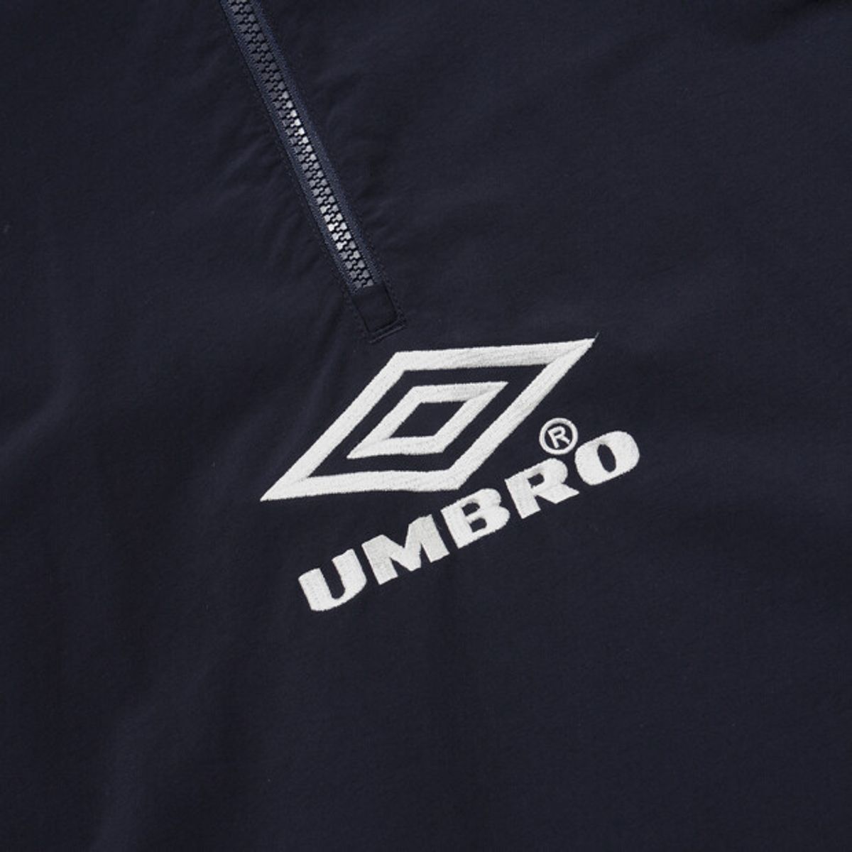 엄브로(UMBRO) HBL 네오 브릿 컬러블록 후드 아노락 네이비 UR124CWT23
