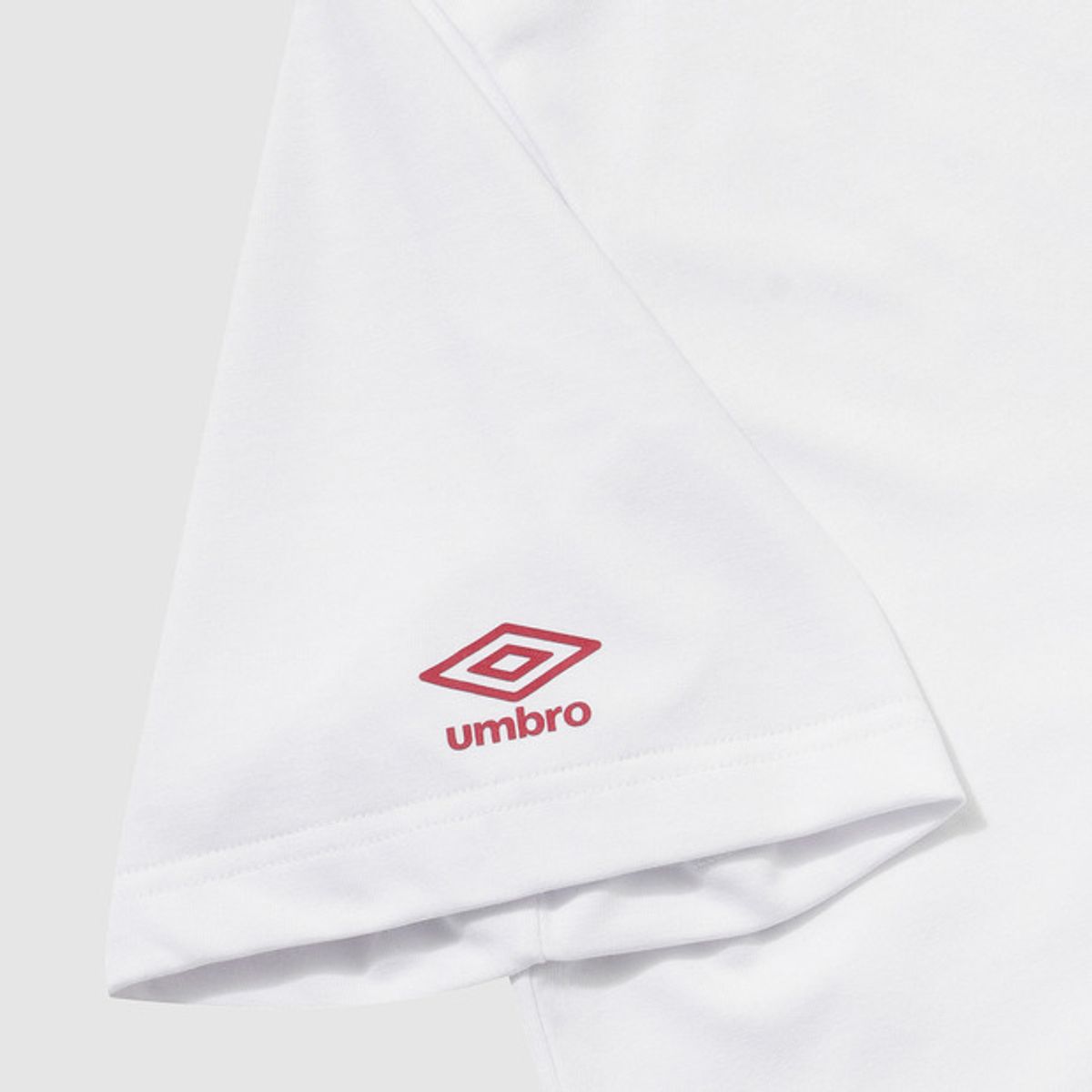 엄브로(UMBRO) 트렌드 레터링 오버핏 반팔 티셔츠 화이트 UR121CRS11