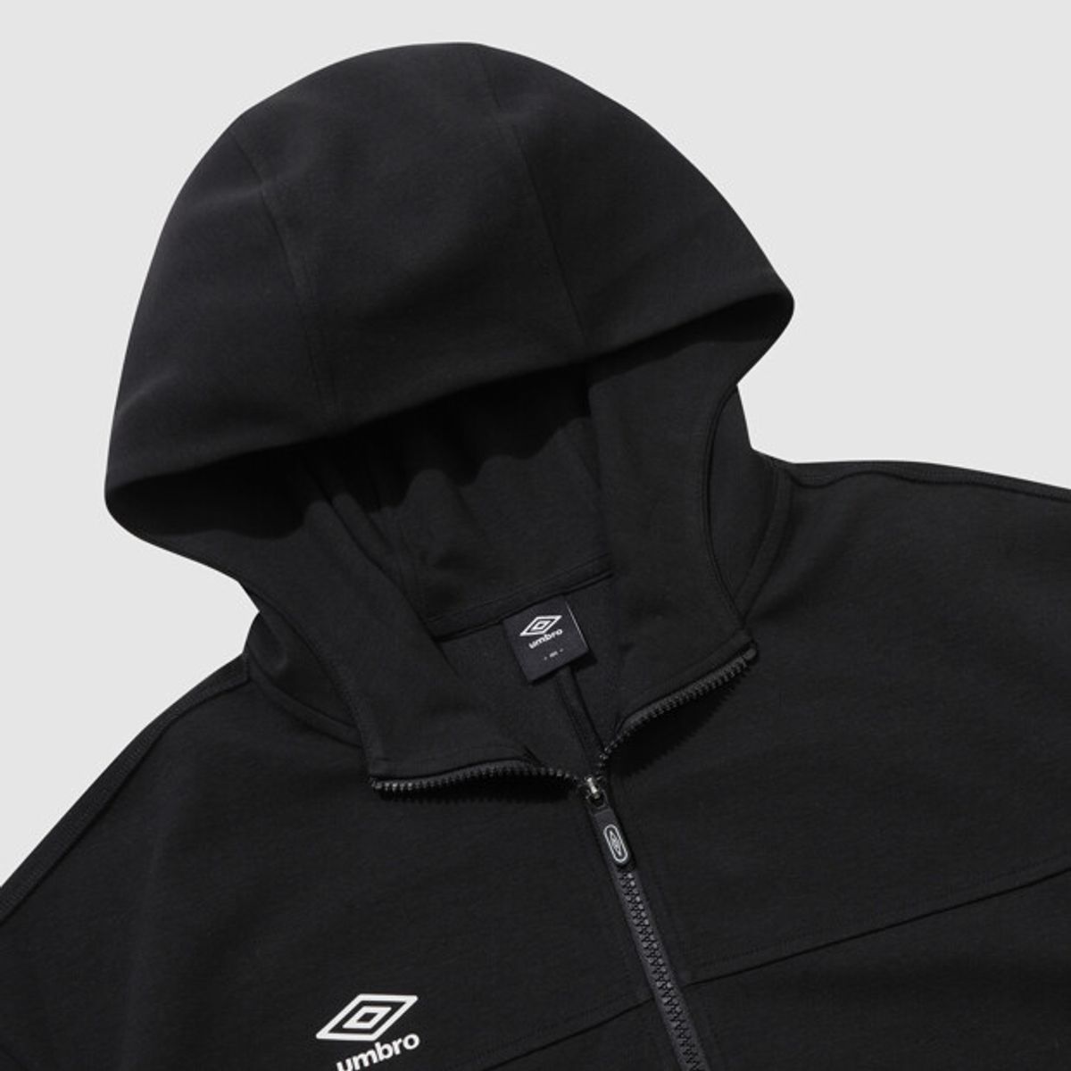 엄브로(UMBRO) 올라운드 기능성 쿠션지 후드집업 블랙 UR121SFT11