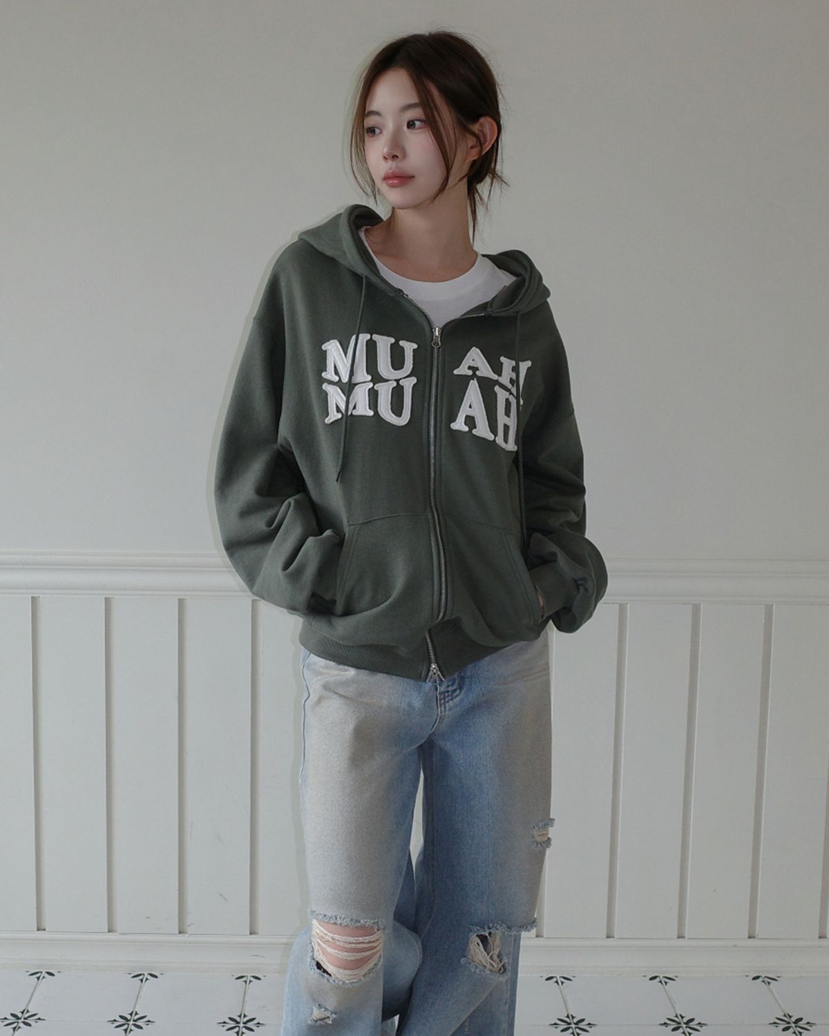 무아무아(MUAHMUAH) MUAH 아플리케 로고 후드집업 [5color]
