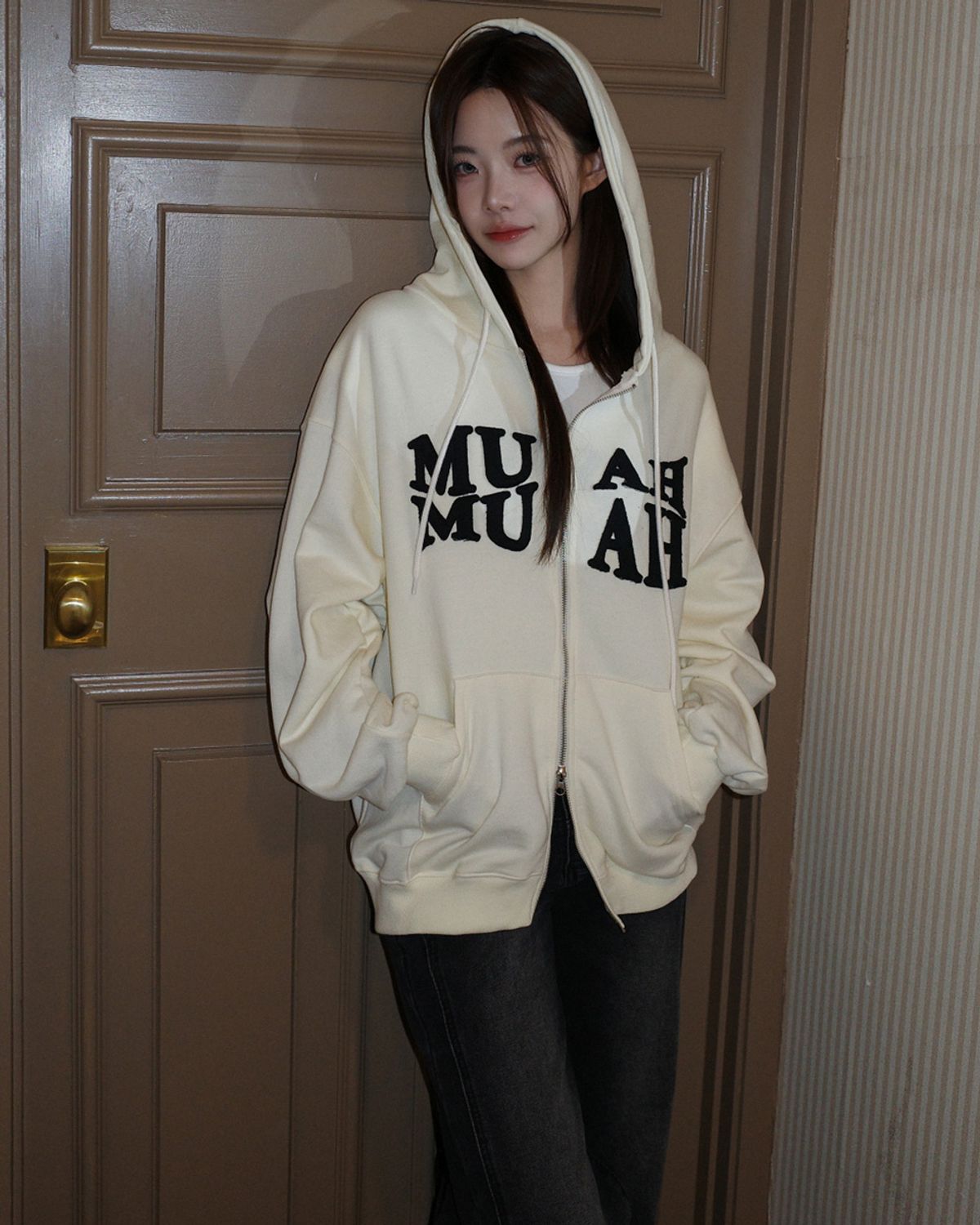 무아무아(MUAHMUAH) MUAH 아플리케 로고 후드집업 [5color]