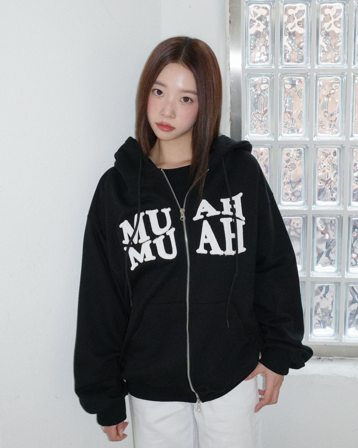 무아무아(MUAHMUAH) MUAH 아플리케 로고 후드집업 [5color]