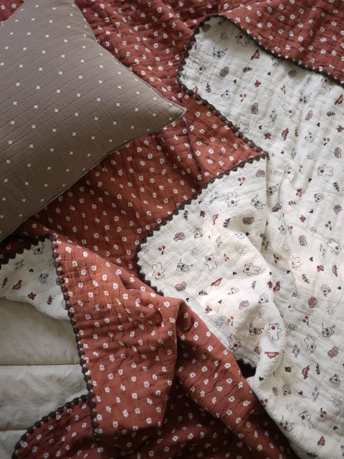 봄봄패브릭스(BOMBOM FABRICS) vintage blossom & sweet bear print gauze blanket