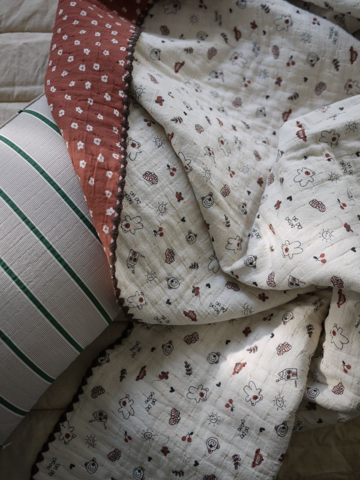 봄봄패브릭스(BOMBOM FABRICS) vintage blossom & sweet bear print gauze blanket