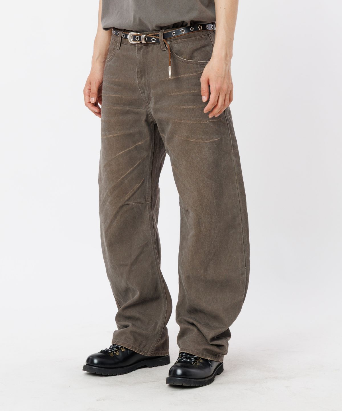 모덴아르더(MODEN ARDOR) 머드 커브드 와이드 데님 팬츠 (브라운)