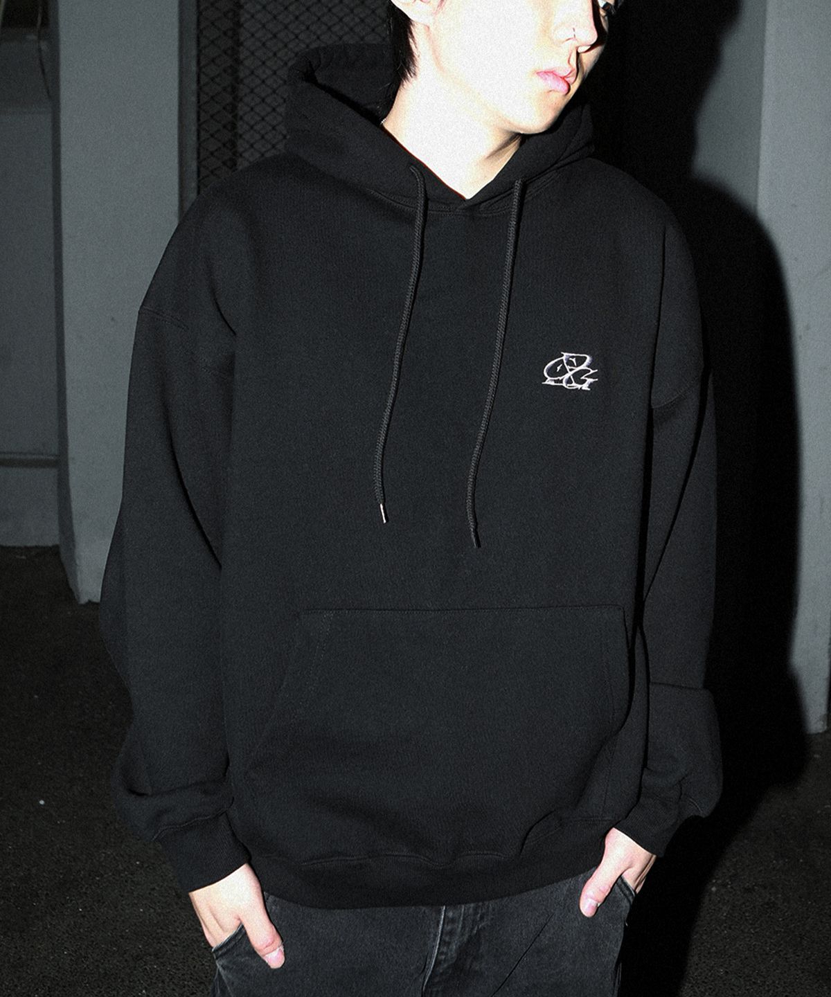 크리건(CRIGUN) ESSENTIAL HOODIE BLACK