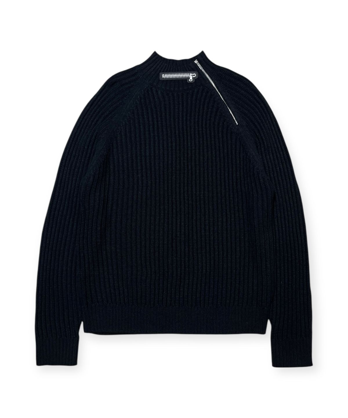 본슬리피(BORN SLIPPY) Muted Asymmetric Zip Rib Knit (Black)