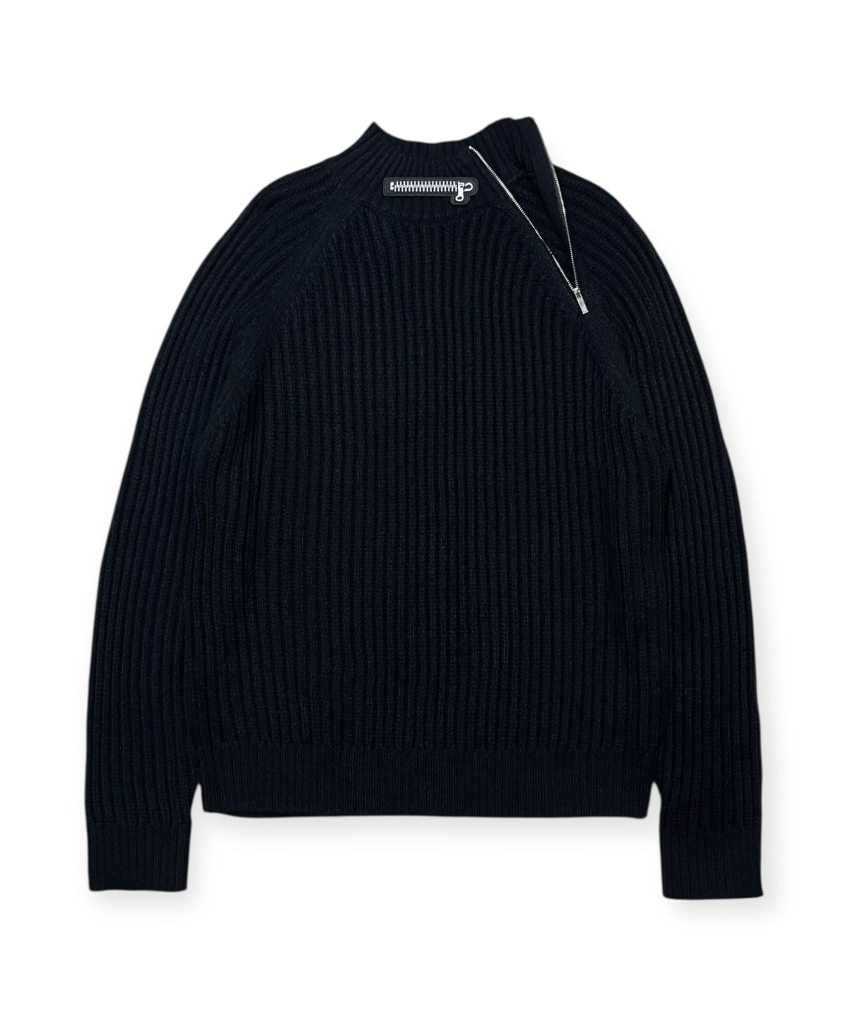 본슬리피(BORN SLIPPY) Muted Asymmetric Zip Rib Knit (Black)