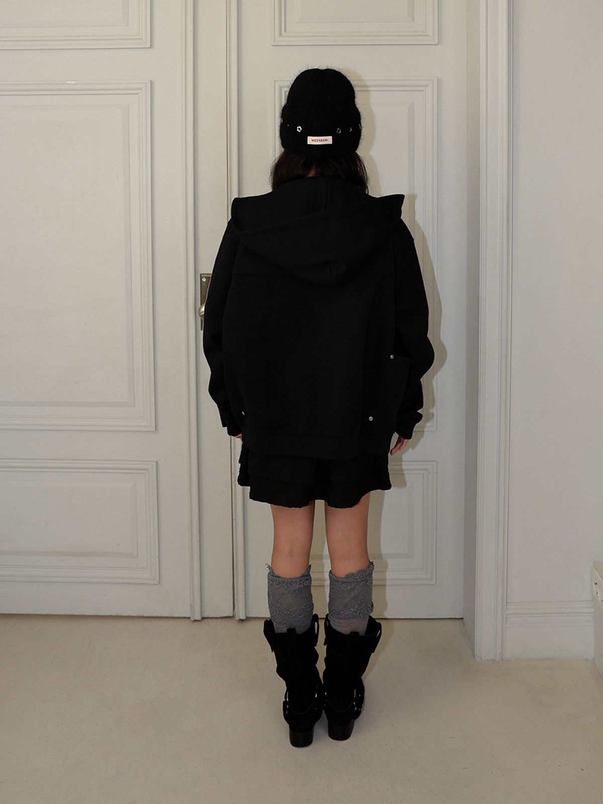 민더리(MEENDERI) FLOWER EYELET ANGORA BEANIE - BLACK