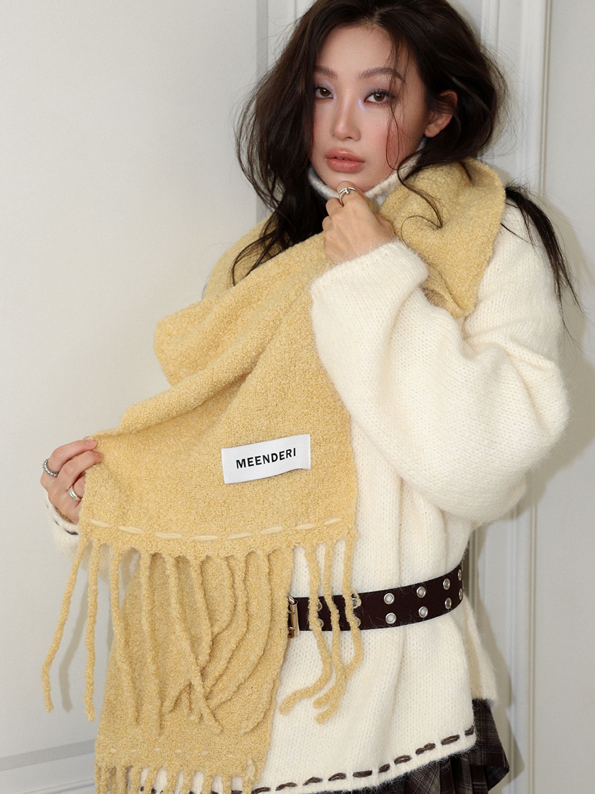 민더리(MEENDERI) BOUCLE STITCH LONG MUFFLER - YELLOW