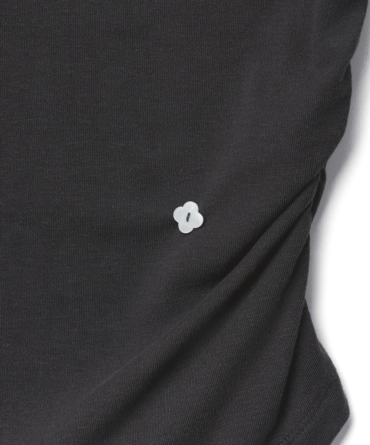 튜드먼트(TTUDEMENT) DRAPED JERSEY BLOUSE_CHARCOAL