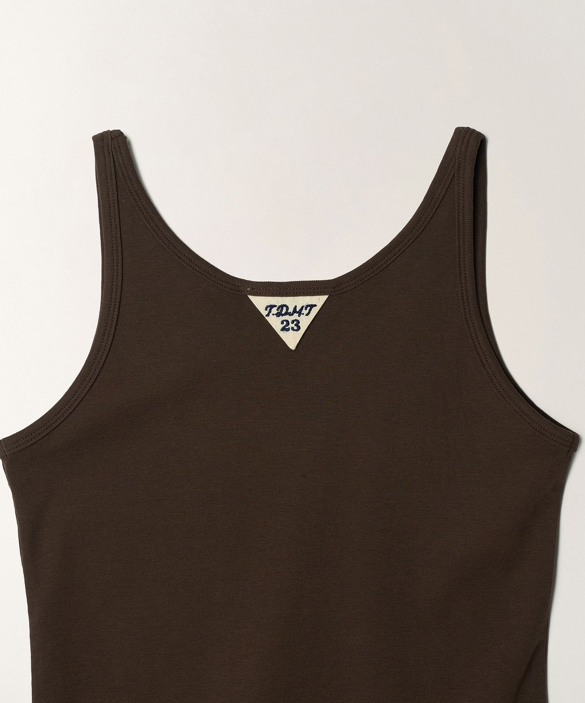 튜드먼트(TTUDEMENT) 50s EMBROIDERED SLEEVELESS T-SHIRT_BROWN