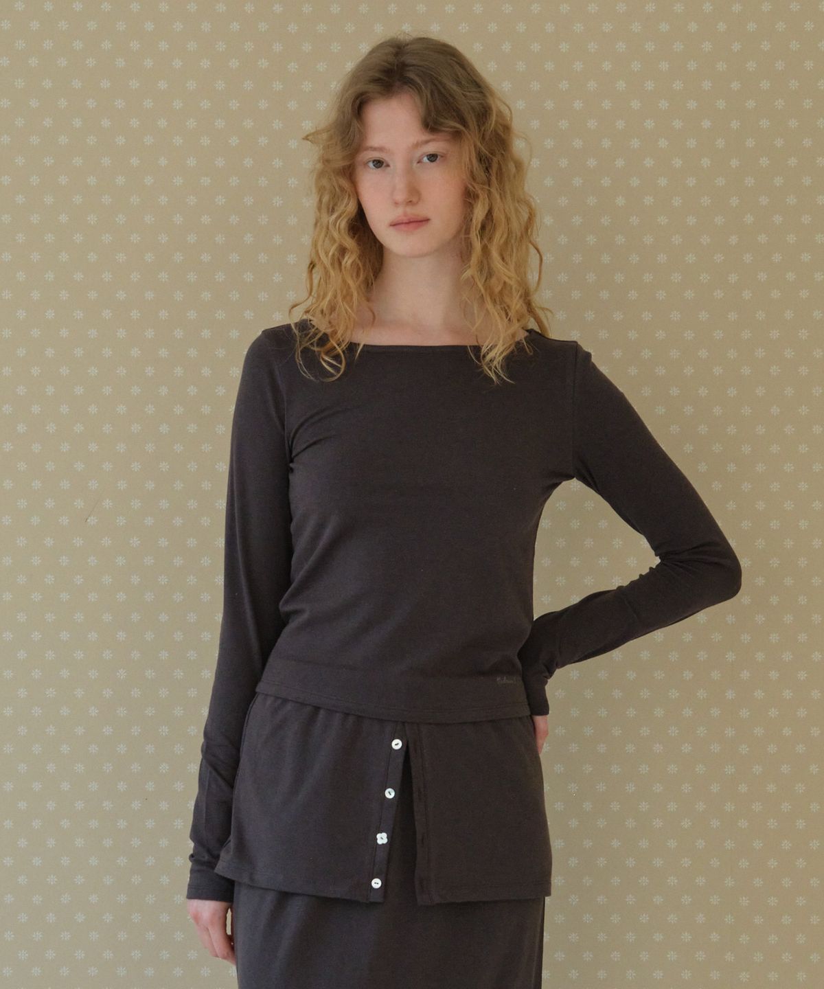 튜드먼트(TTUDEMENT) HALTER-NECK LAYERED T-SHIRT_CHARCOAL
