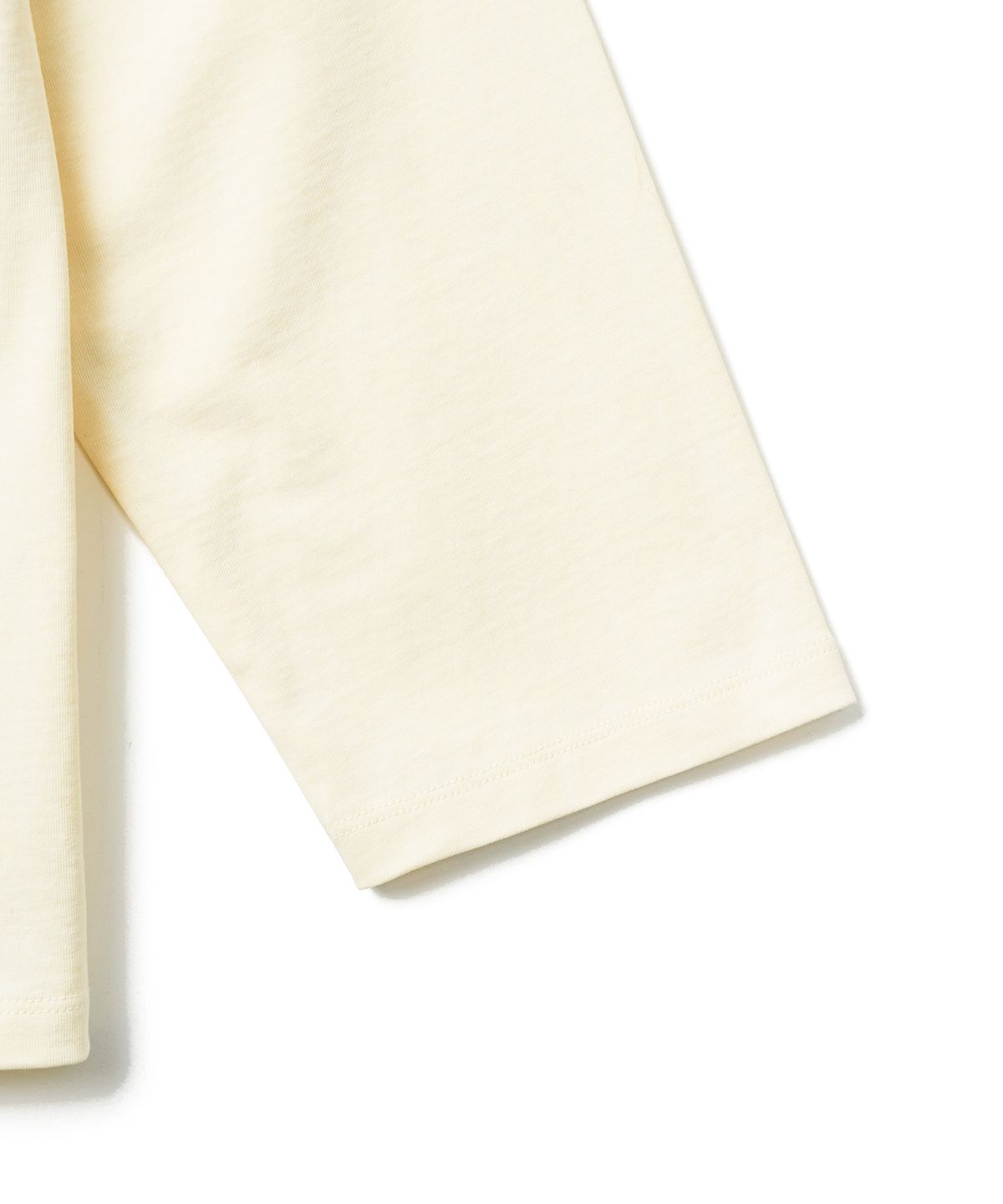 튜드먼트(TTUDEMENT) OFF-SHOULDER PIGMENT T-SHIRT_CREAM
