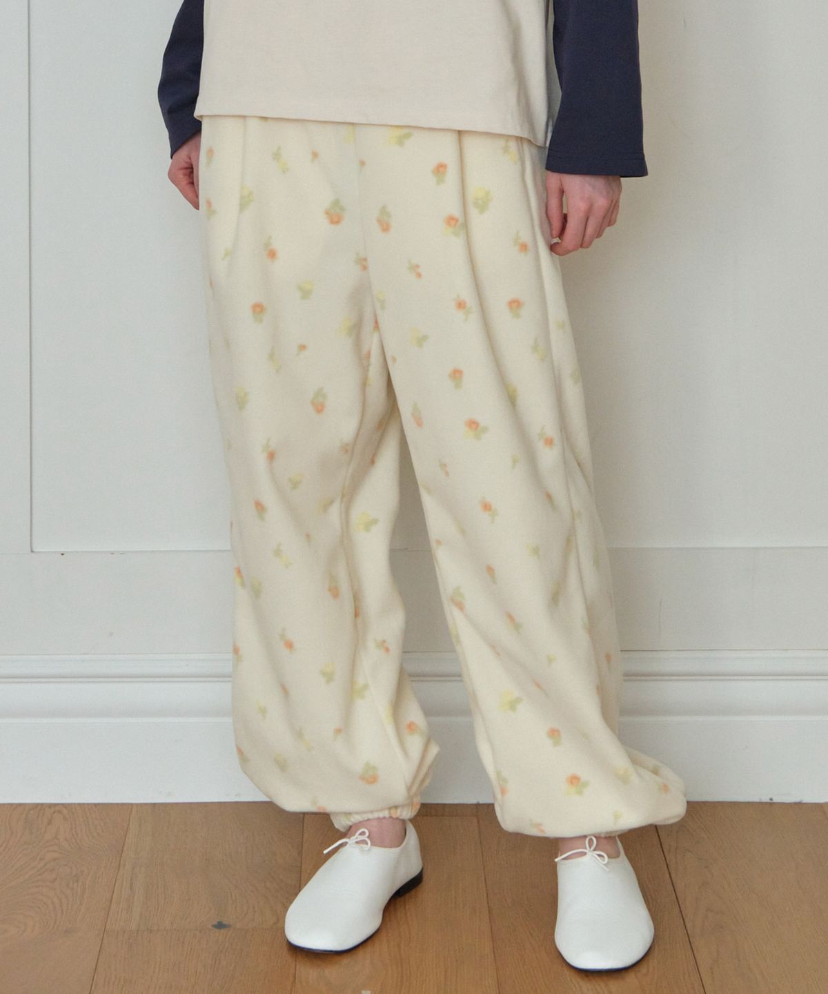 튜드먼트(TTUDEMENT) ROSE FLEECE PANTS_IVORY