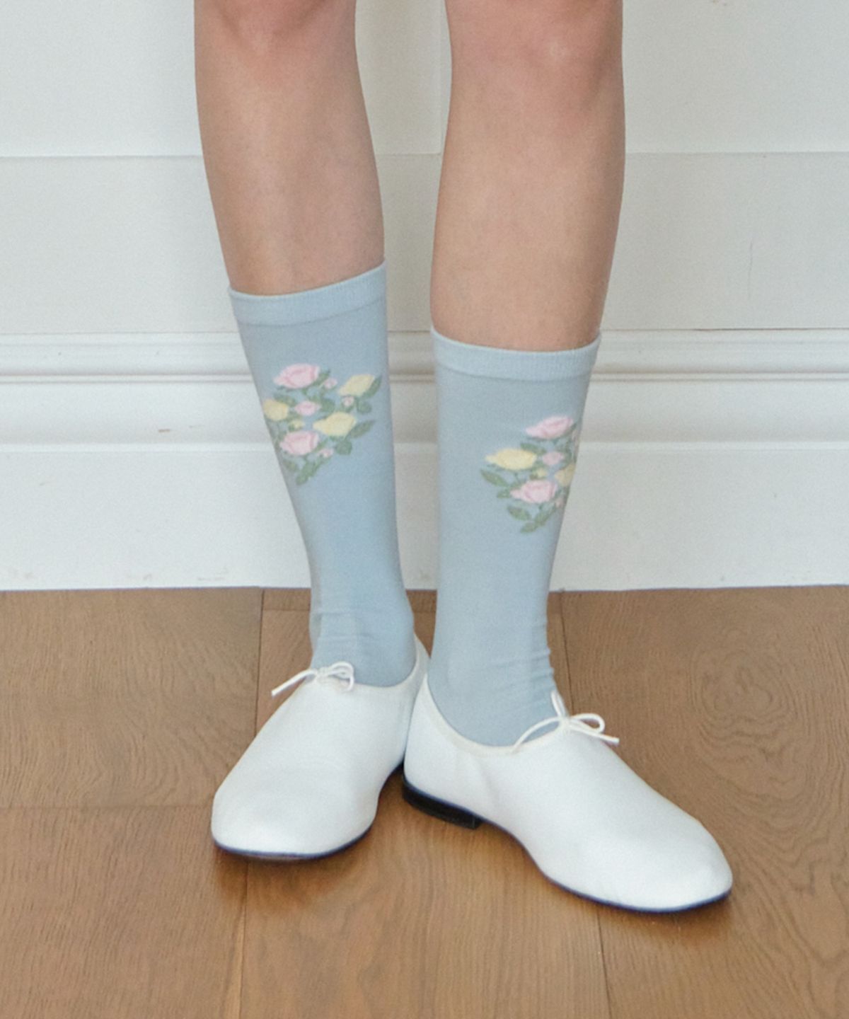 튜드먼트(TTUDEMENT) ROSE PATTERN SOCKS_LIGHT BLUE
