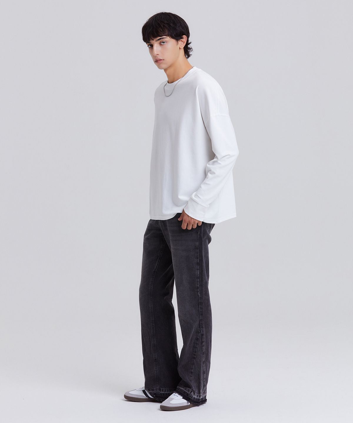 디블루(DBLUE) [리퍼브] 릴렉스드 커프스 크루넥 롱슬리브 크림