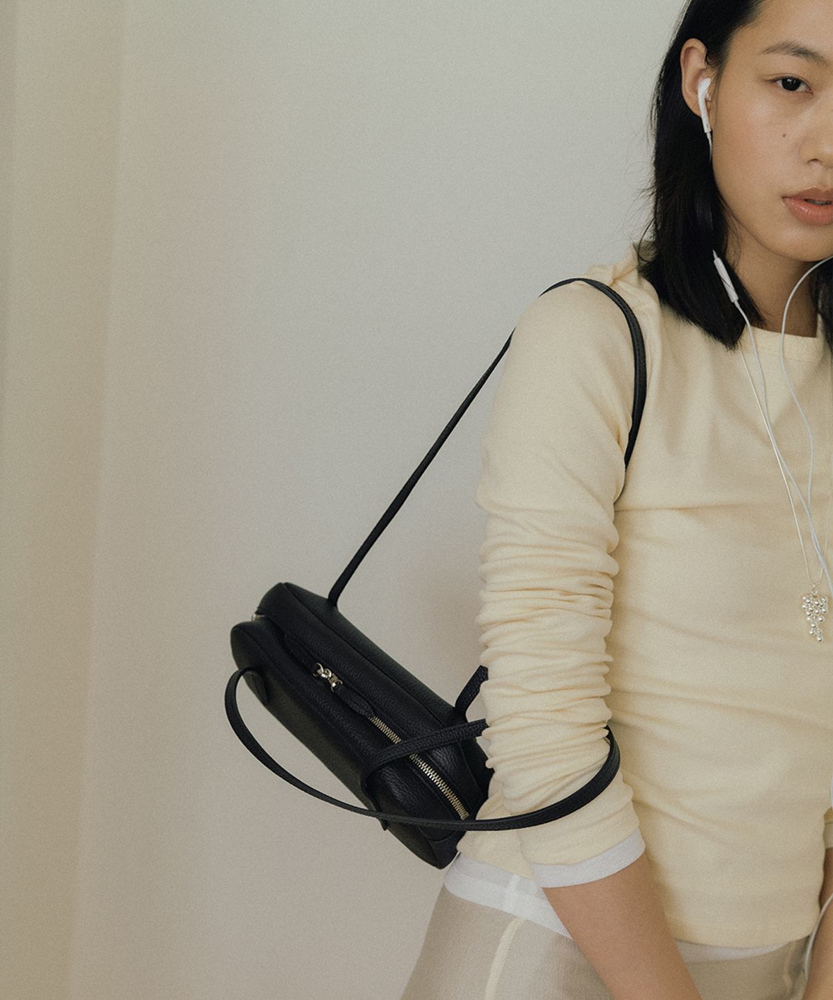 플로르(FLOR) 윌로 플루트 미니 숄더백 Willo Flute Bag Mini Black
