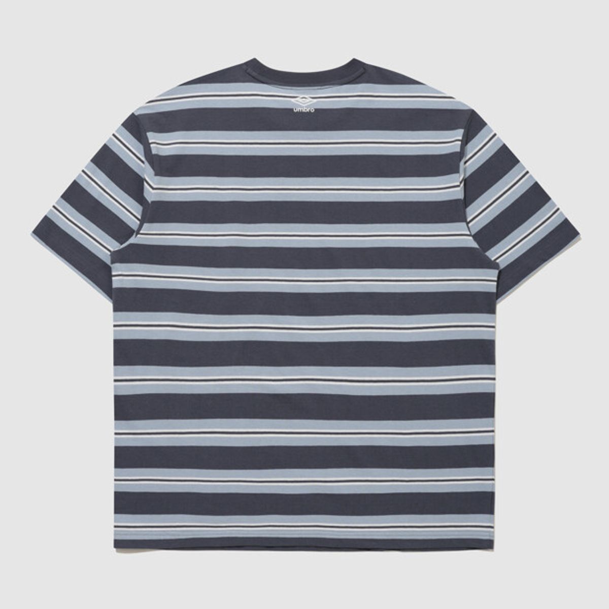 엄브로(UMBRO) HBL 네오 브릿 스트라이프 반팔 티셔츠 블루 UR121CRS22