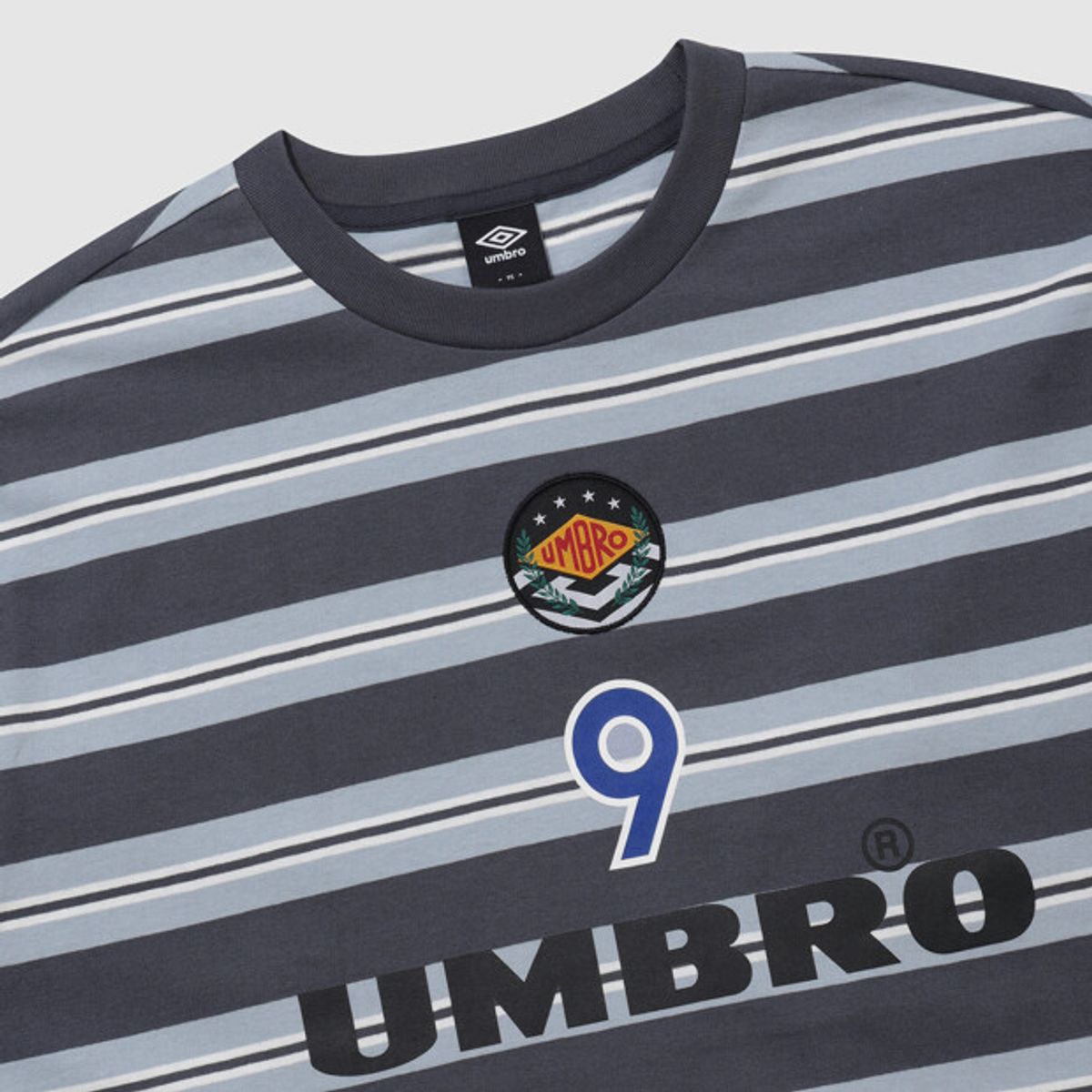 엄브로(UMBRO) HBL 네오 브릿 스트라이프 반팔 티셔츠 블루 UR121CRS22