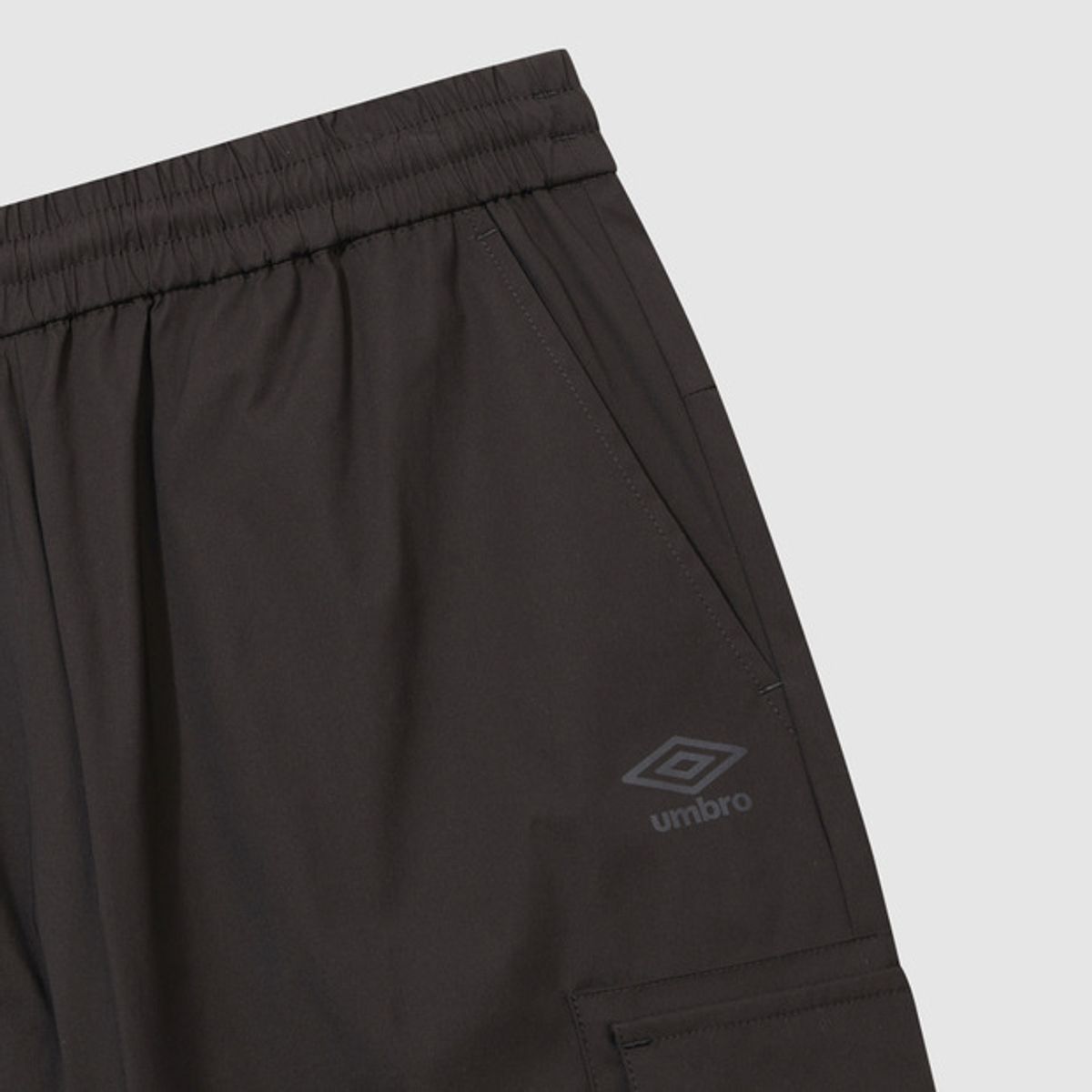 엄브로(UMBRO) 캐주얼 스판 카고 조거 팬츠 차콜 UR123CPT12