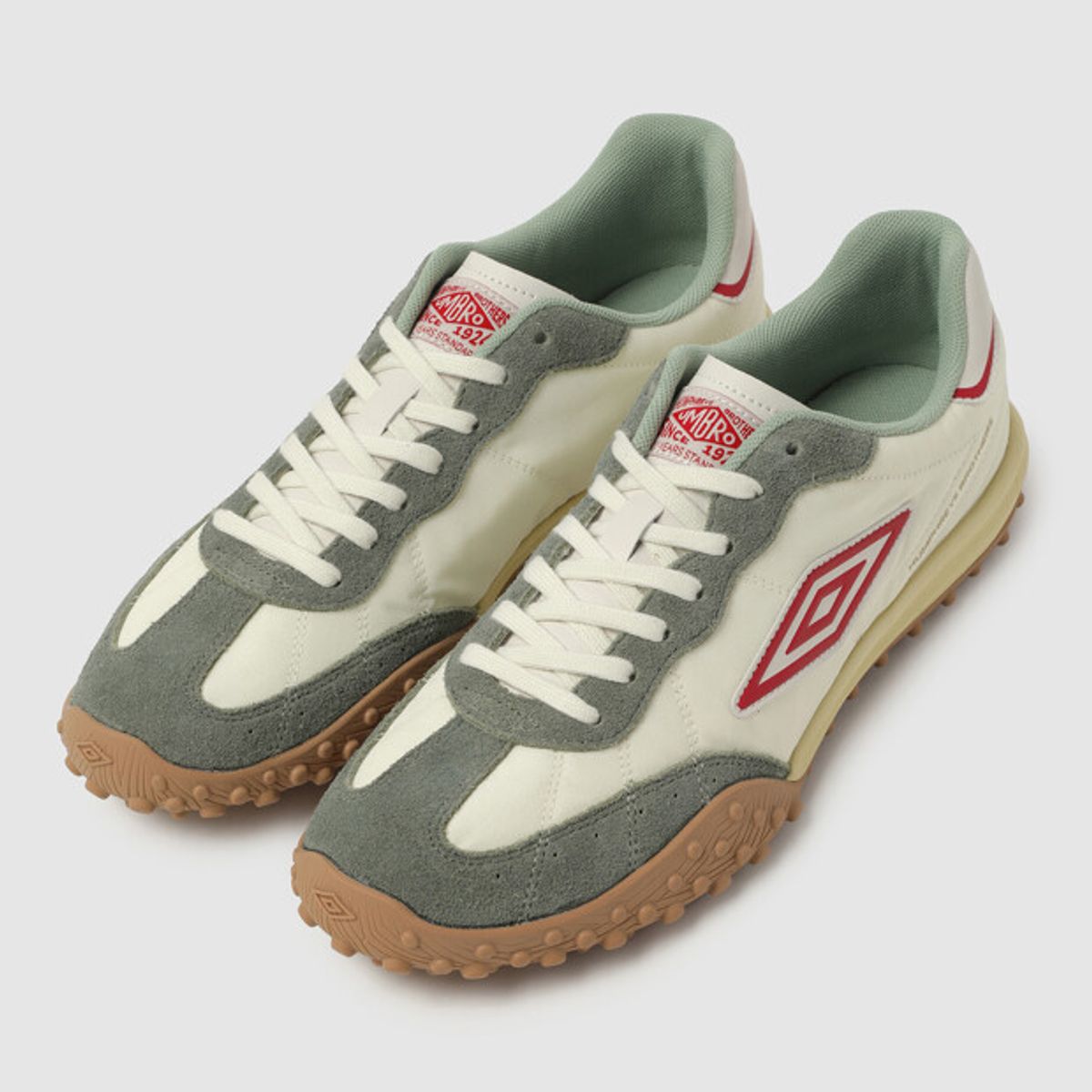 엄브로(UMBRO) FIRST JOGGER PLUS (퍼스트 조거 플러스) 베이지 UR124CCU10