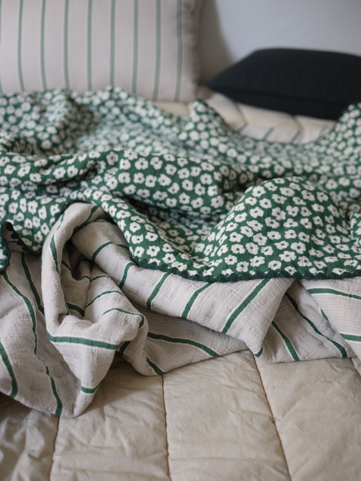 봄봄패브릭스(BOMBOM FABRICS) vintage blossom & green stripe gauze blanket