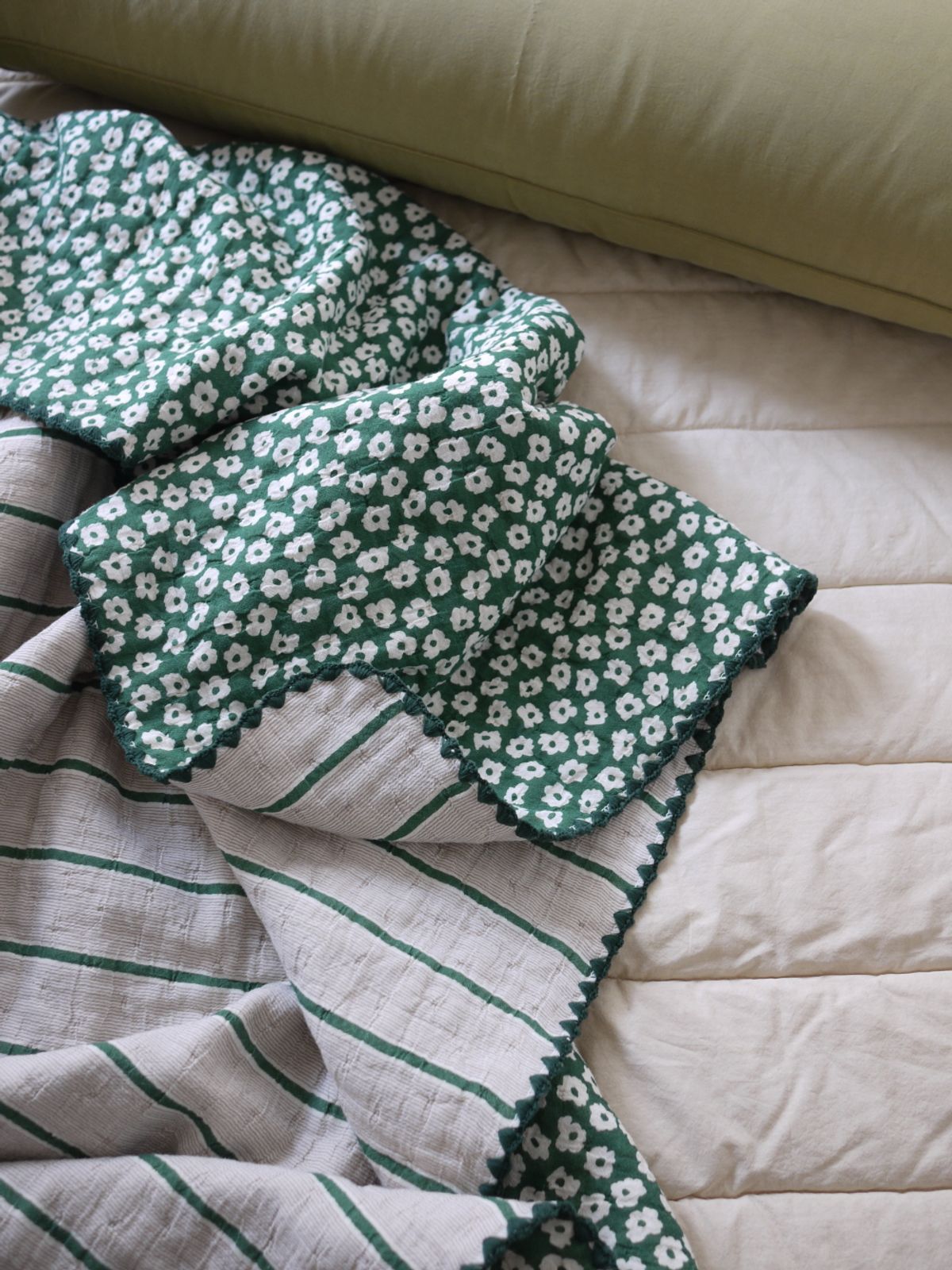 봄봄패브릭스(BOMBOM FABRICS) vintage blossom & green stripe gauze blanket