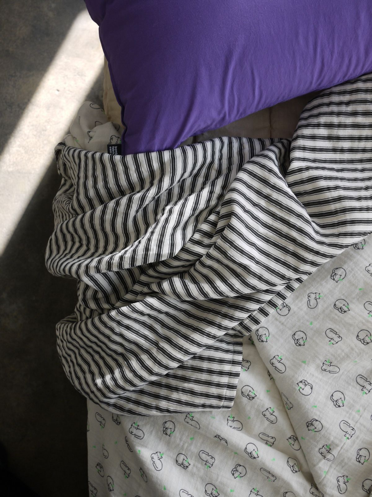 봄봄패브릭스(BOMBOM FABRICS) nordic cat print & stripe reversible gauze blanket 2type