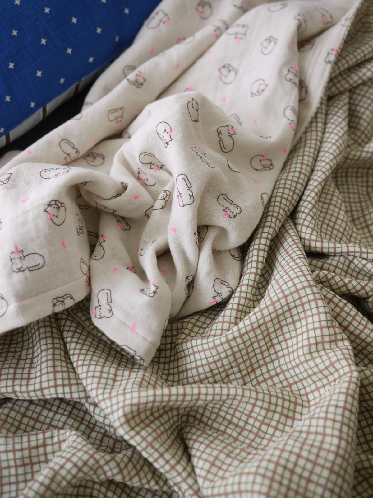 봄봄패브릭스(BOMBOM FABRICS) nordic cat print & stripe reversible gauze blanket 2type
