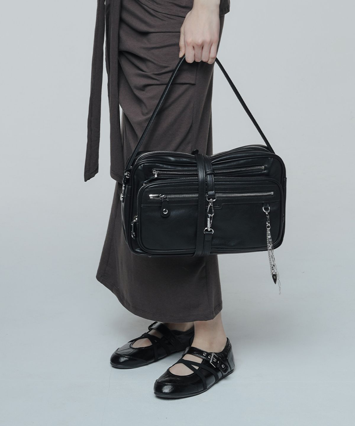 로맨티누어(ROMANTINUER) Layer Multi-pocket Bag (Black)