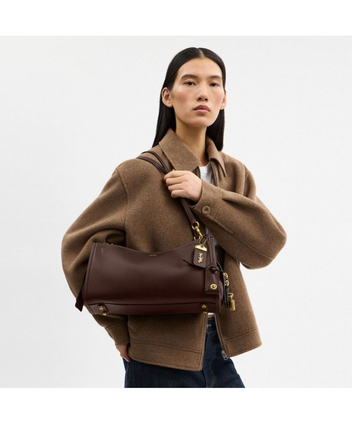 코치(COACH) 로그 백 34 CCX18 B4MPL