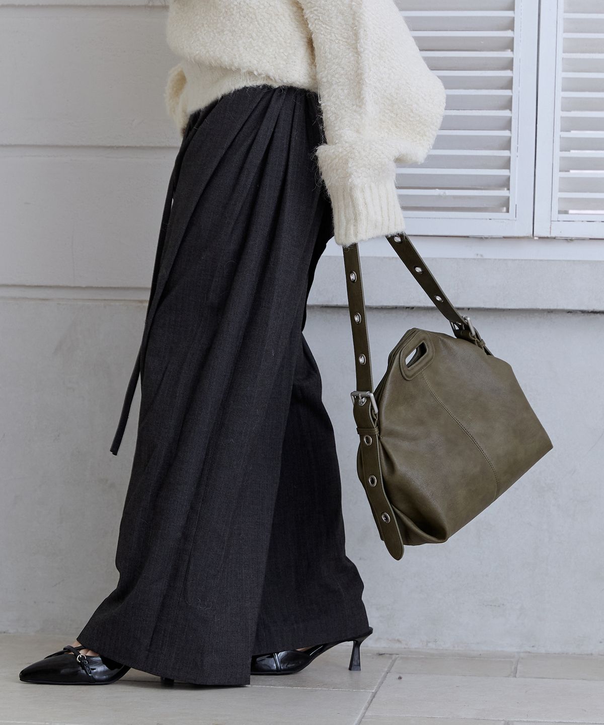 로맨티누어(ROMANTINUER) Top-handle Hobo Bag (Olive)