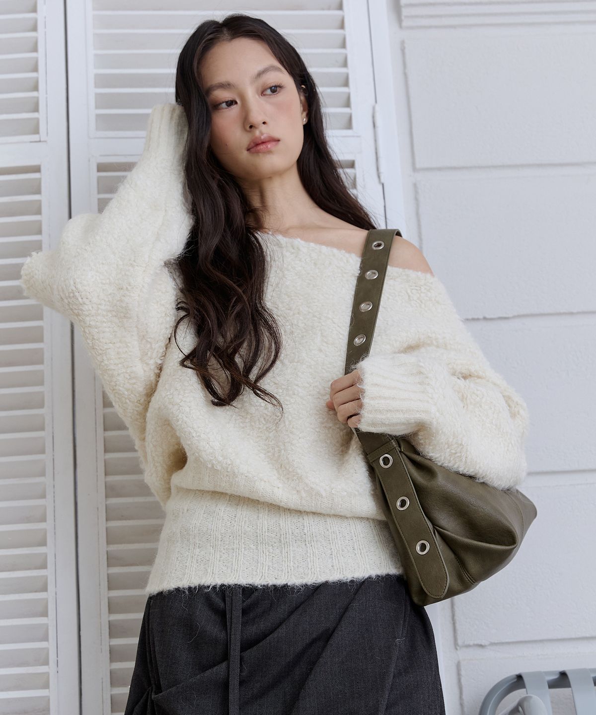 로맨티누어(ROMANTINUER) Top-handle Hobo Bag (Olive)