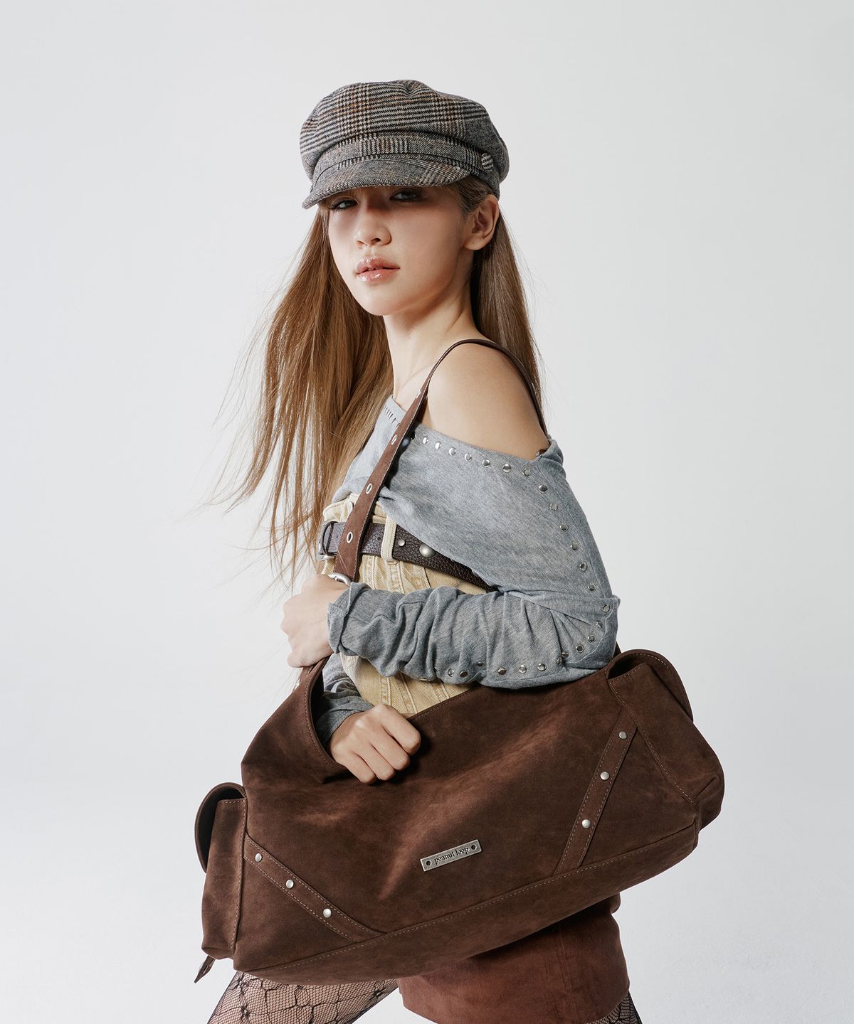 피넛루프(PEANUT LOOP) Stud Buckle Suede Bag Brown