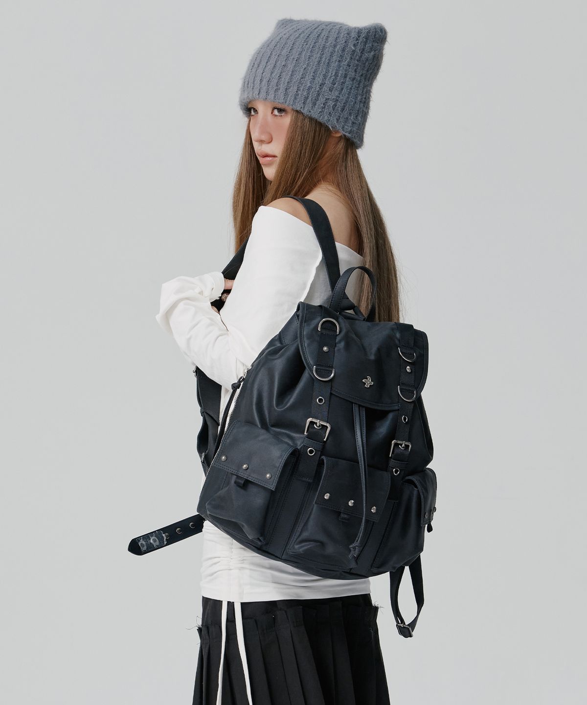 피넛루프(PEANUT LOOP) Stud Three-Pocket Backpack Black