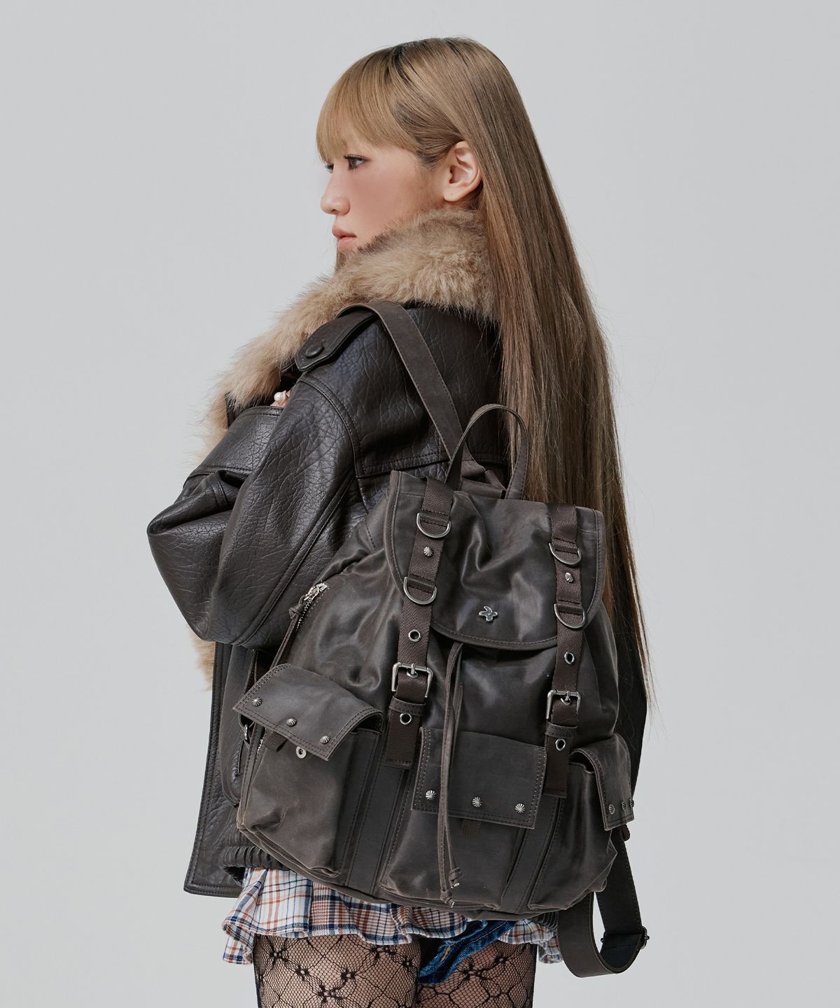 피넛루프(PEANUT LOOP) Stud Three-Pocket Backpack Brown