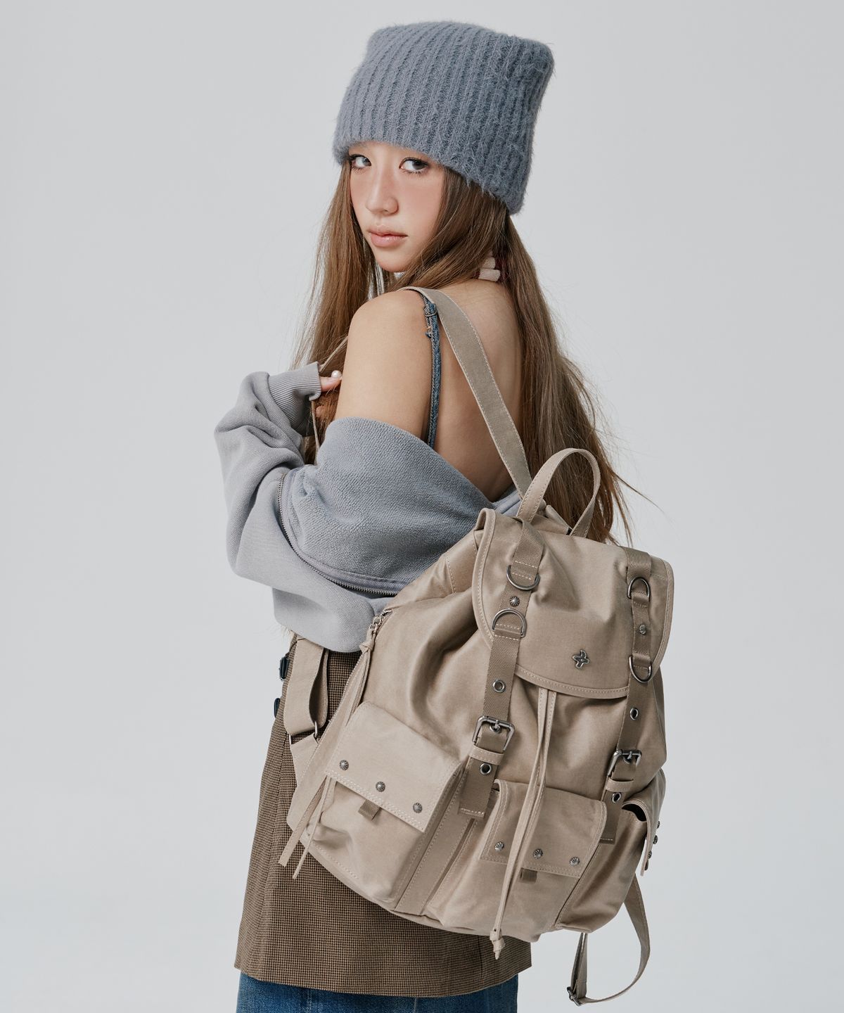 피넛루프(PEANUT LOOP) Stud Three-Pocket Backpack Beige