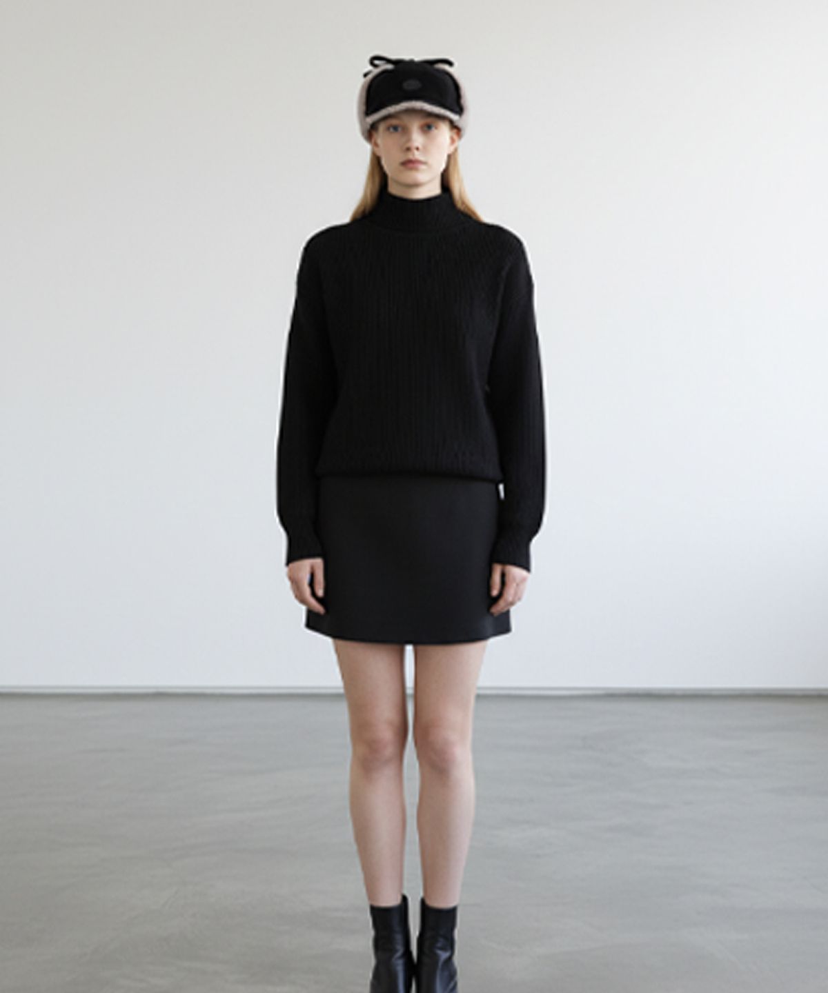 유니버셜 케미스트리(UNIVERSAL CHEMISTRY) Soft Fur Black Earflap Cap 귀달이모자