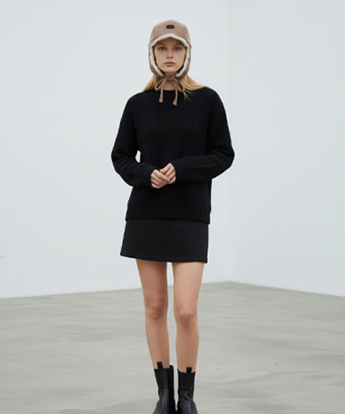 유니버셜 케미스트리(UNIVERSAL CHEMISTRY) Soft Fur Black Earflap Cap 귀달이모자