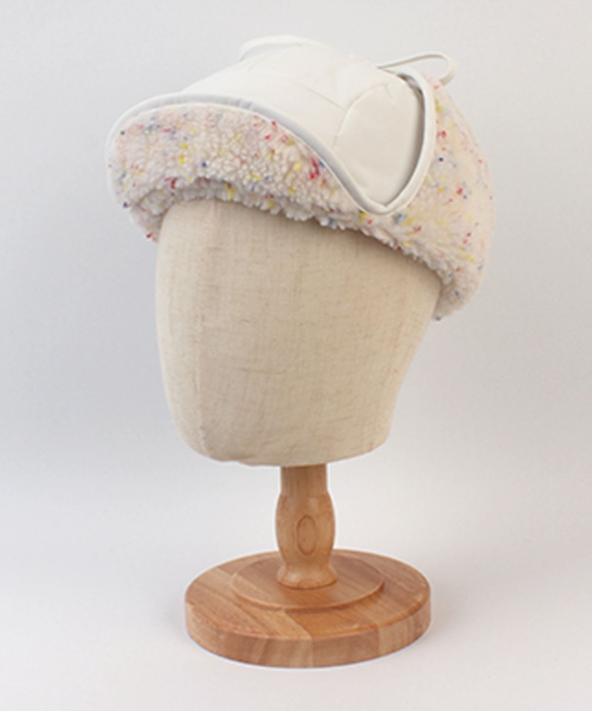유니버셜 케미스트리(UNIVERSAL CHEMISTRY) Retro Poly Ivory Earflap Cap 귀달이모자