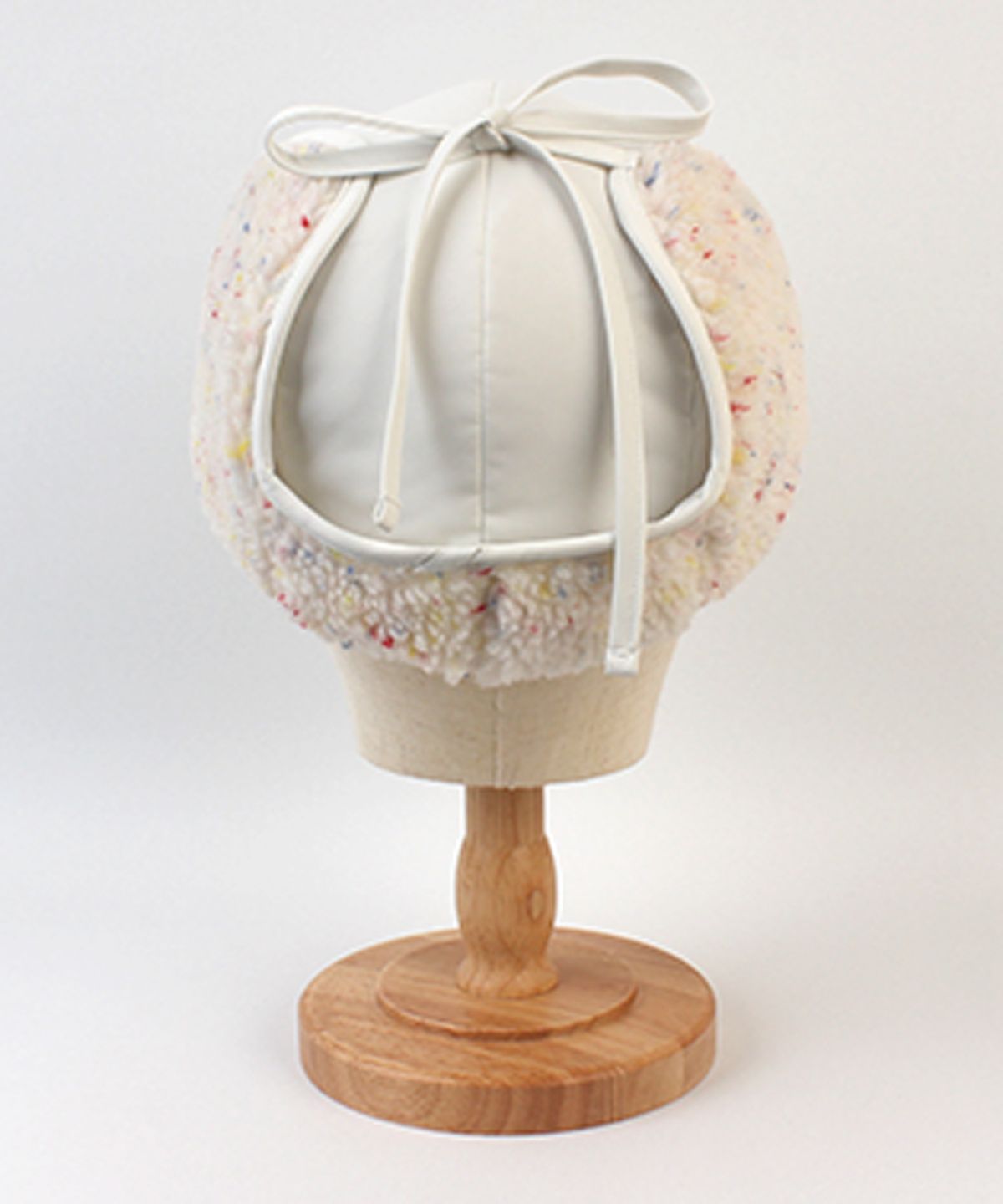유니버셜 케미스트리(UNIVERSAL CHEMISTRY) Retro Poly Ivory Earflap Cap 귀달이모자