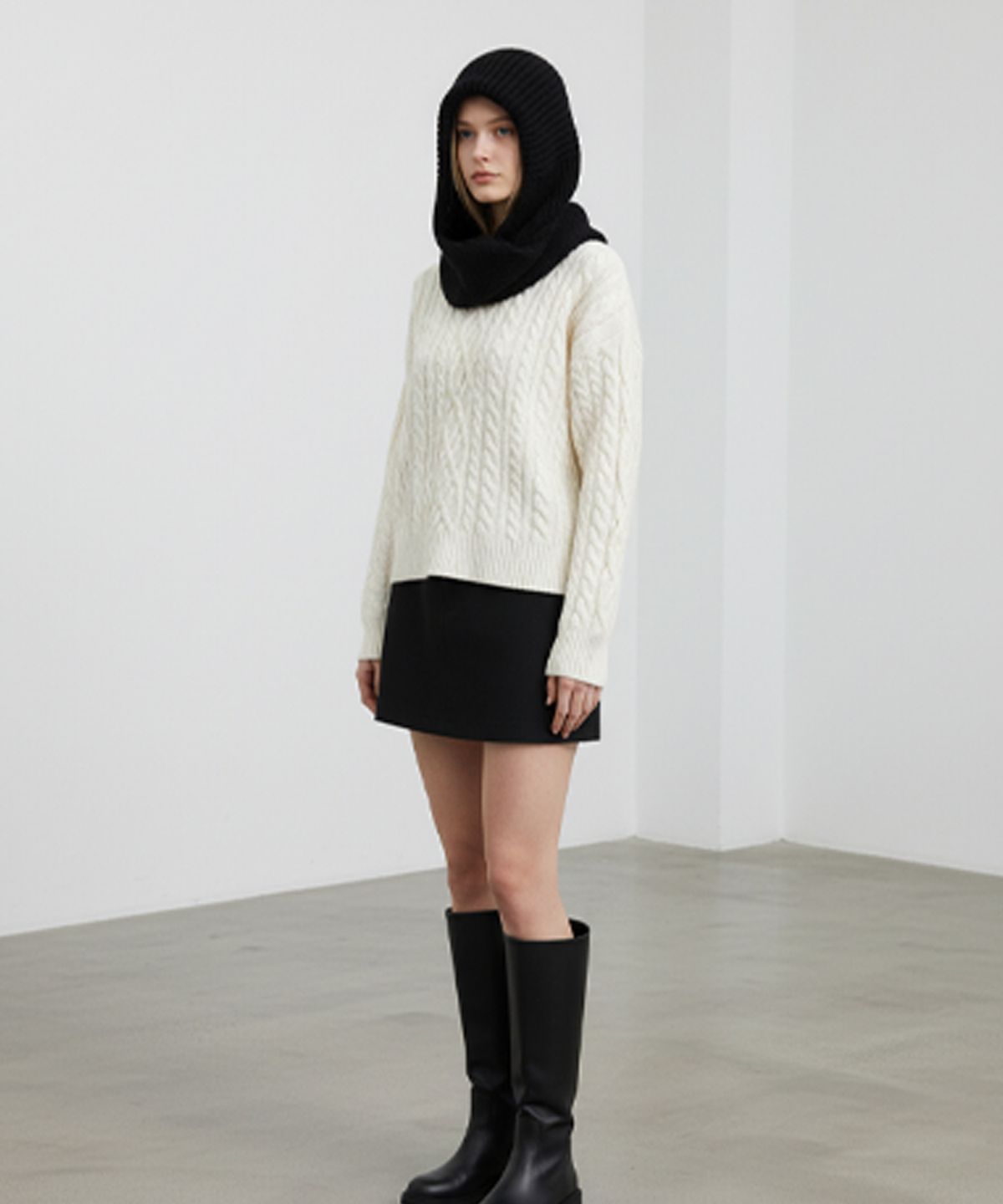 유니버셜 케미스트리(UNIVERSAL CHEMISTRY) Wool Black Knit Hood Muffler Hat 후드머플러