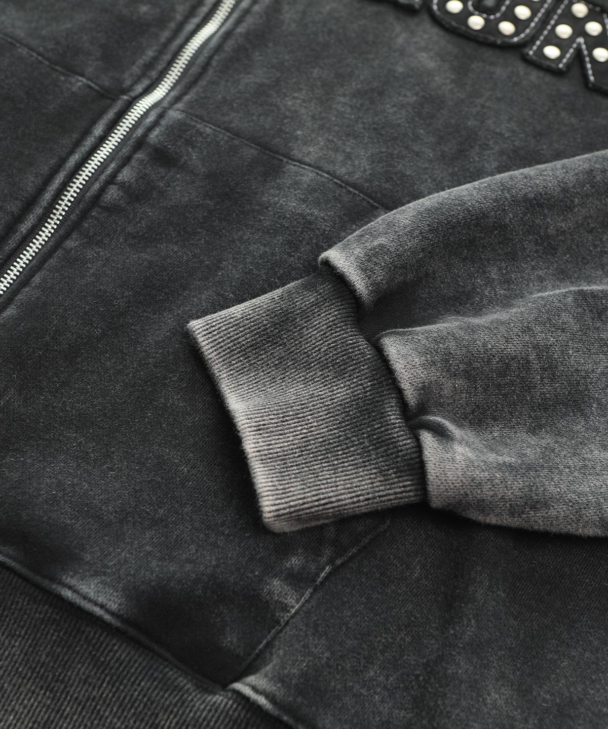 크리건(CRIGUN) WASHED APPLIQUE RIVET 후드 집업 BLACK