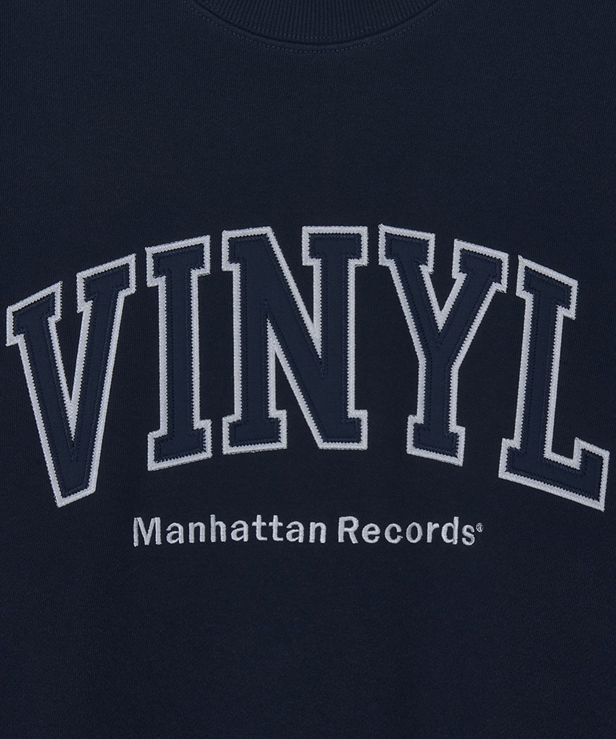 맨하탄레코즈(MANHATTAN RECORDS) MR VINYL Logo Crew Neck - Navy