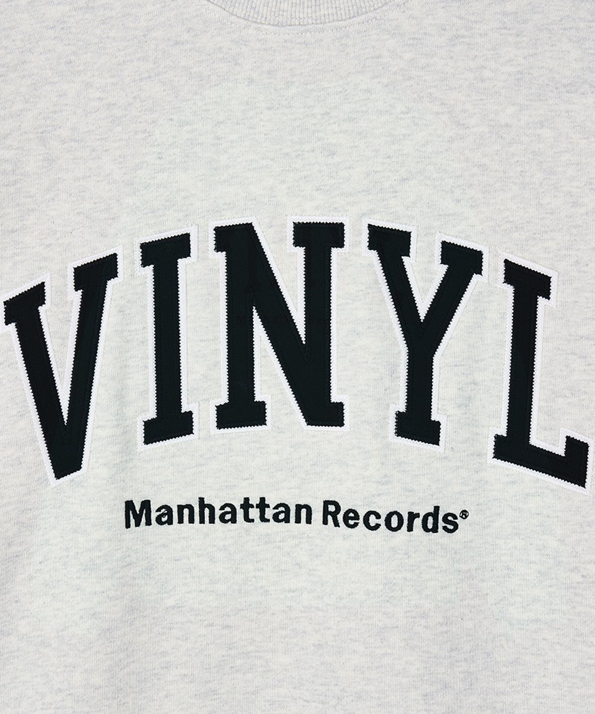 맨하탄레코즈(MANHATTAN RECORDS) MR VINYL Logo Crew Neck - Oatmeal
