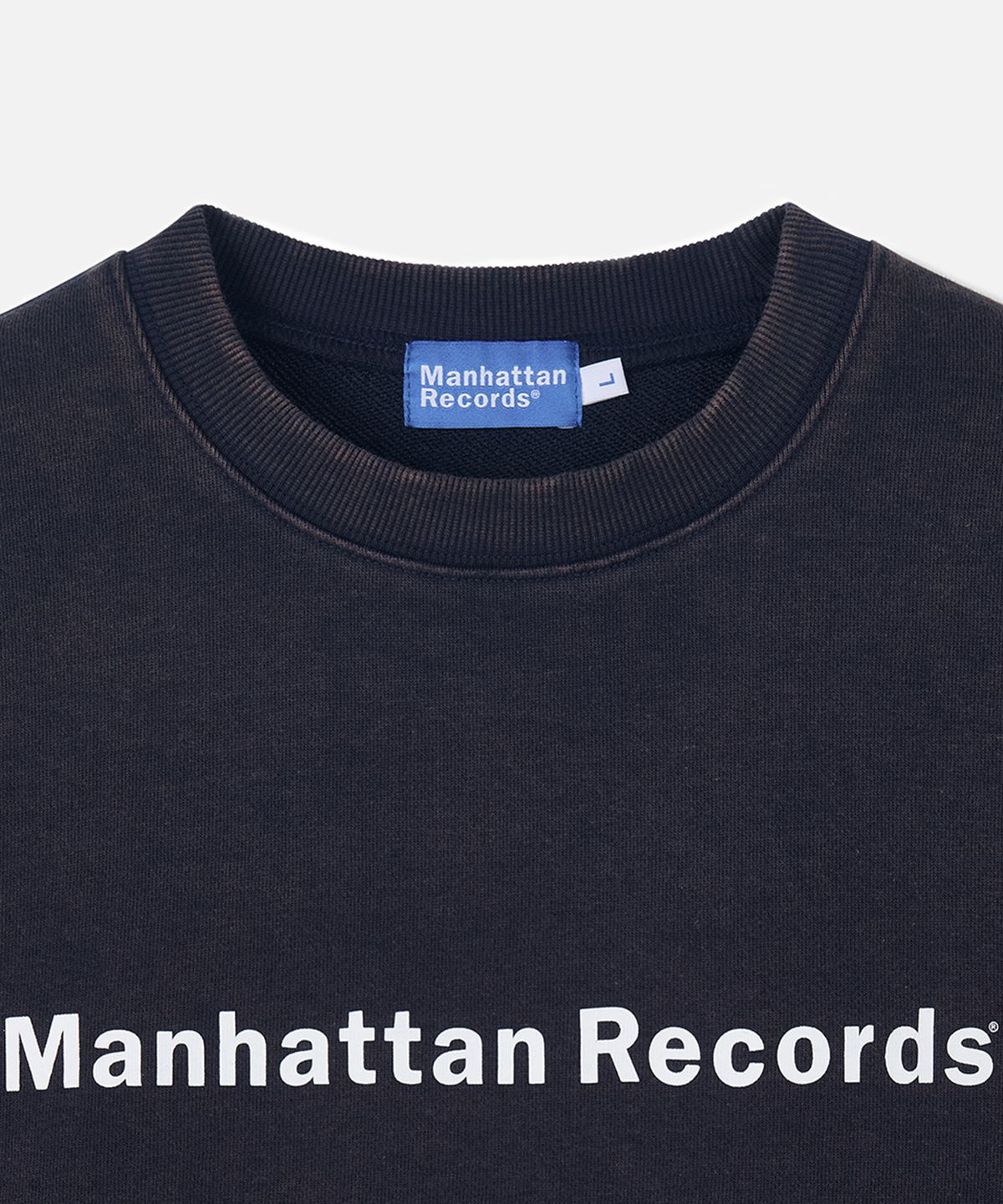 맨하탄레코즈(MANHATTAN RECORDS) MR Logo Washed Crew Neck - Navy