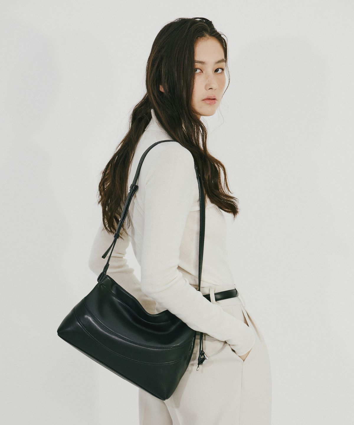 조에뜨(ZOEET) SORAE MINI SHOULDER LEATHER BAG (MIDNIGHT)